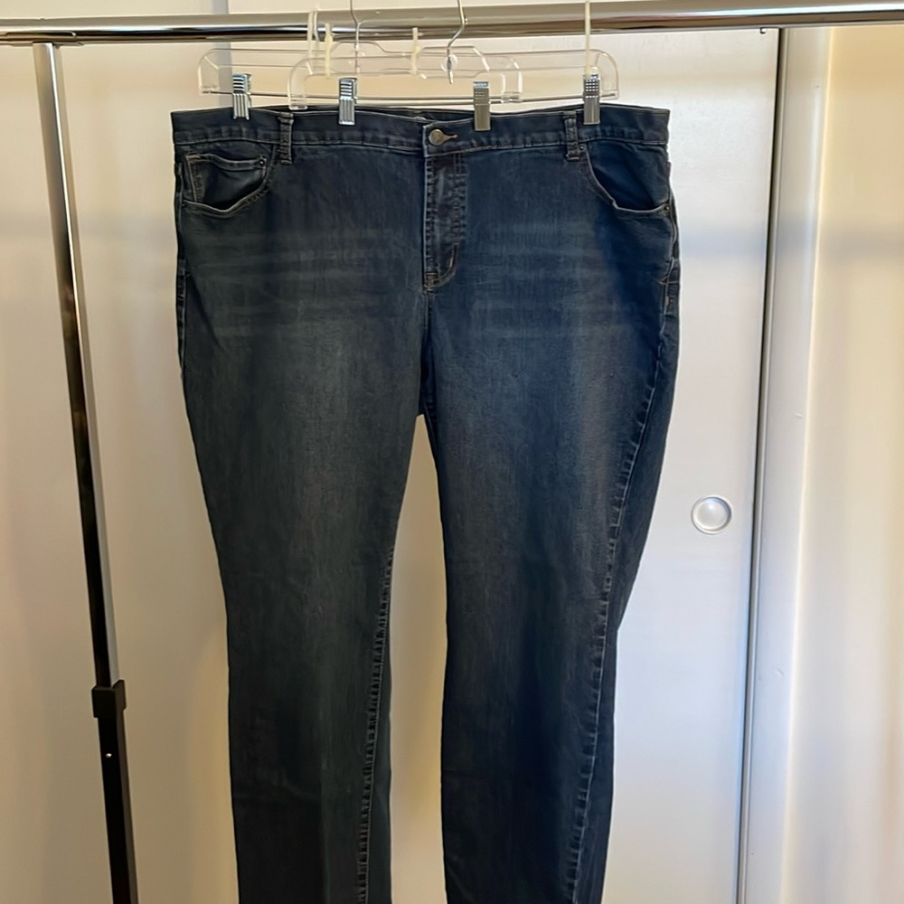 Dress barn- modern fit straight Jean. Dark wash. Size 22. Great weight. EUC.